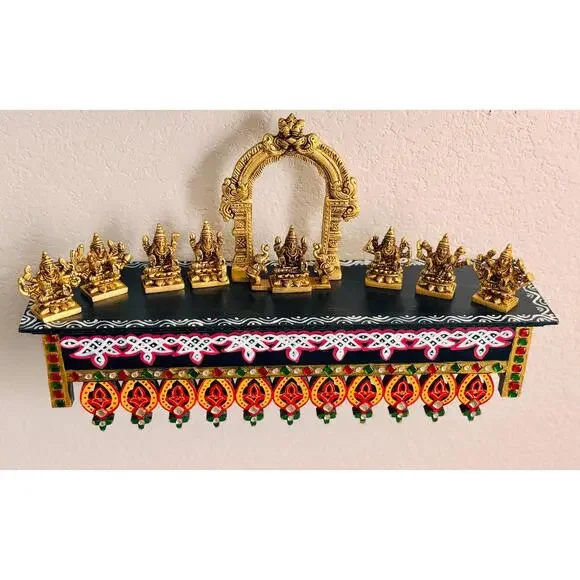 Ashtalakshmi Set (8 idols) in brass - Picture 1 of 4